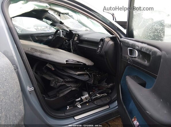 YV4ED3GL9P2053657 2023 VOLVO C40 RECHARGE PURE ELECTRIC Gray Widok wnętrza z przodu