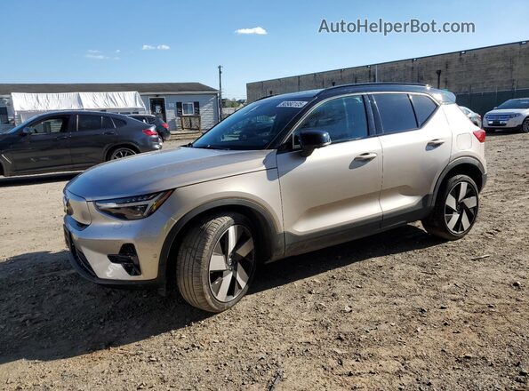 YV4ED3UM1P2031360 2023 VOLVO XC40 Серебряный Передняя левая четверть