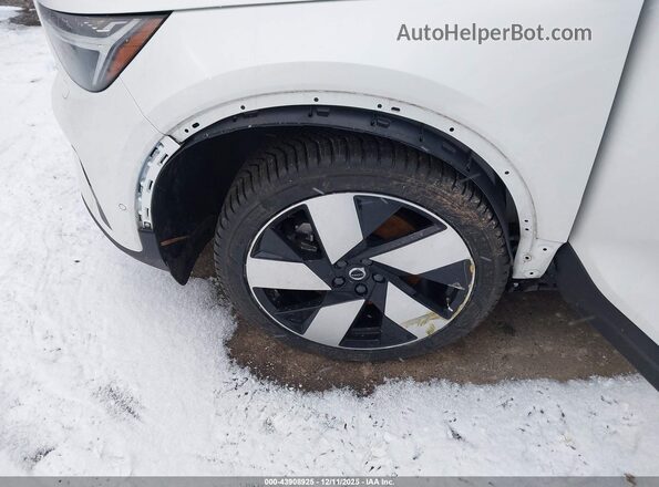 YV4ED3UM3P2002278 2023 VOLVO XC40 RECHARGE PURE ELECTRIC White წინა ხედი