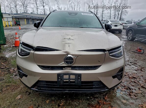 YV4ER3XM3R2234606 2024 VOLVO XC40 Серебряный Вид спереди