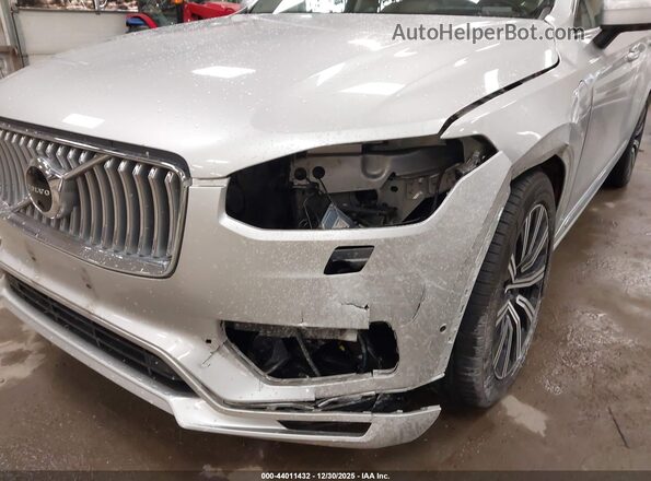 YV4H60CL7N1841206 2022 VOLVO XC90 RECHARGE PLUG-IN HYBRID Серебряный Вид спереди