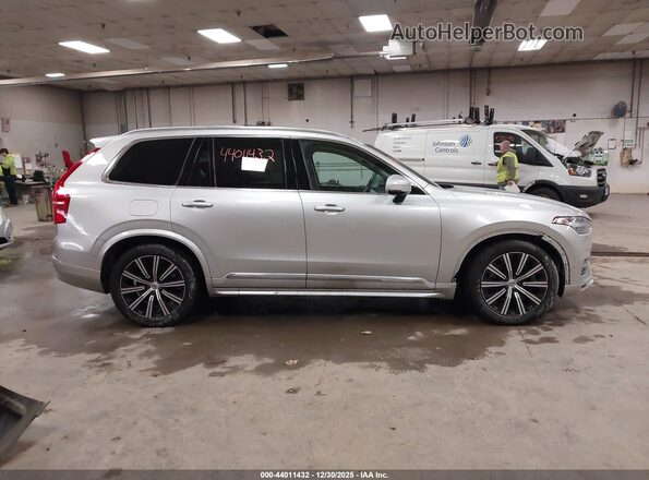 YV4H60CL7N1841206 2022 VOLVO XC90 RECHARGE PLUG-IN HYBRID Серебряный Вид задней части салона