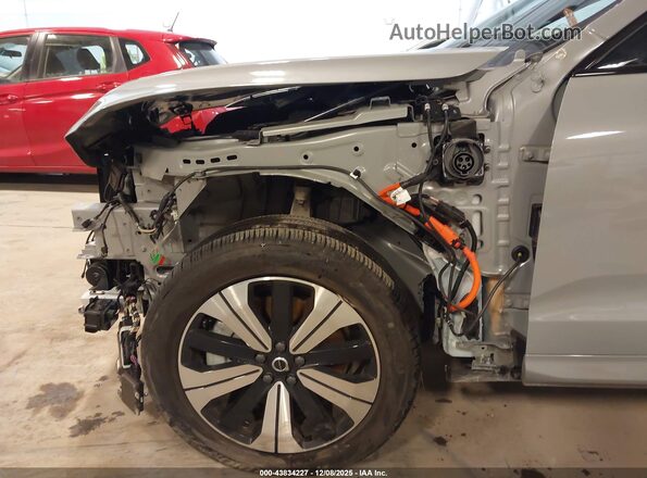 YV4H60DL8R1831532 2024 VOLVO XC60 RECHARGE PLUG-IN HYBRID Silver Widok z przodu