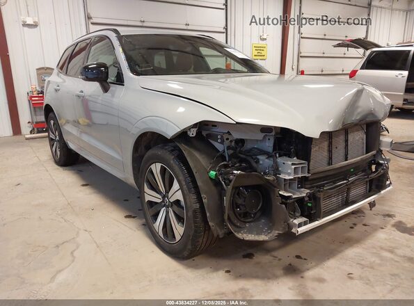 YV4H60DL8R1831532 2024 VOLVO XC60 RECHARGE PLUG-IN HYBRID Silver Przód prawy