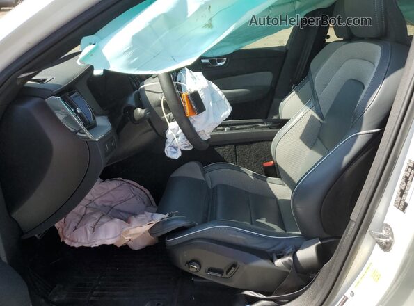 YV4L12DM5N1003428 2022 VOLVO XC60 Белый Вид салона спереди