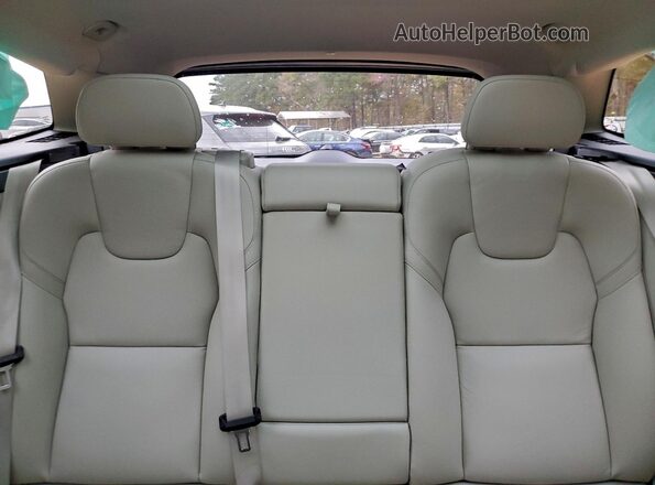 YV4L12DW1P1300670 2023 VOLVO XC60 White Vista de los asientos traseros