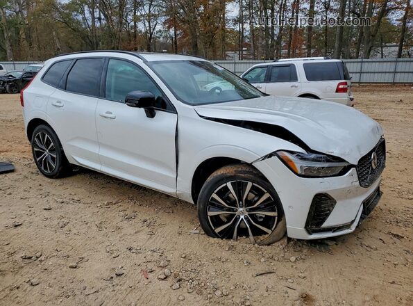 YV4L12DW1P1300670 2023 VOLVO XC60 White Delantero derecho