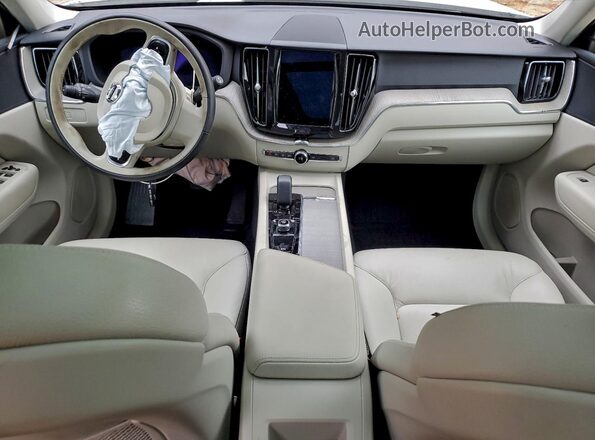 YV4L12DW1P1300670 2023 VOLVO XC60 White Vista del salpicadero