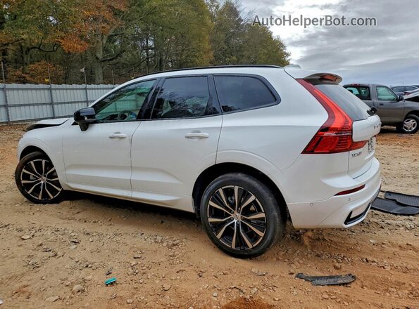 YV4L12DW1P1300670 2023 VOLVO XC60 White Trasero izquierdo