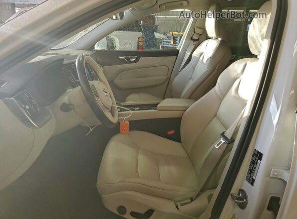 YV4L12RK5N1036193 2022 VOLVO XC60 Белый Вид салона спереди