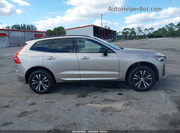 YV4L12RKXR1924749 2024 VOLVO XC60 Champagne Панорамный вид салона 360°