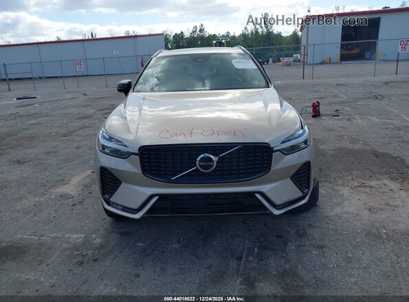 YV4L12RKXR1924749 2024 VOLVO XC60 Champagne Вид задней части салона