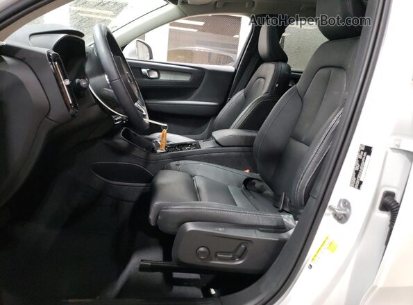 YV4L12UE7R2262639 2024 VOLVO XC40 Белый Вид салона спереди