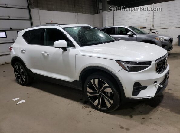 YV4L12UE7R2262639 2024 VOLVO XC40 Белый Передняя правая четверть