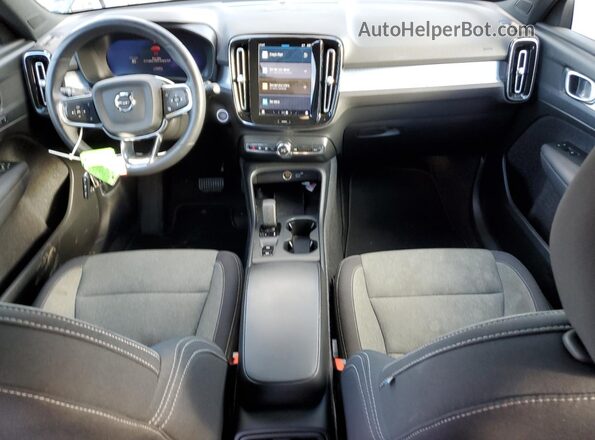 YV4L12UK2R2336331 2024 VOLVO XC40 Black Widok deski rozdzielczej