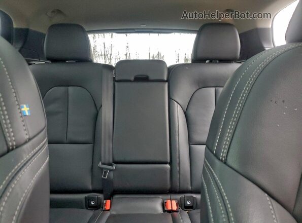 YV4L12UM7R2275835 2024 VOLVO XC40 Gray Vista de los asientos traseros