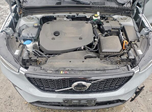 YV4L12UM7R2275835 2024 VOLVO XC40 Gray Vista del compartimento del motor