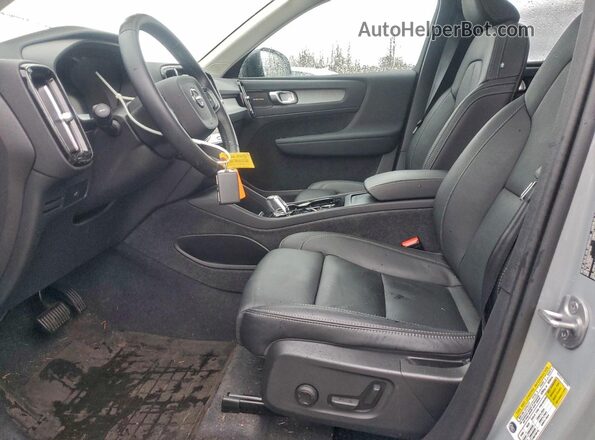 YV4L12UM7R2275835 2024 VOLVO XC40 Gray Vista interior delantera