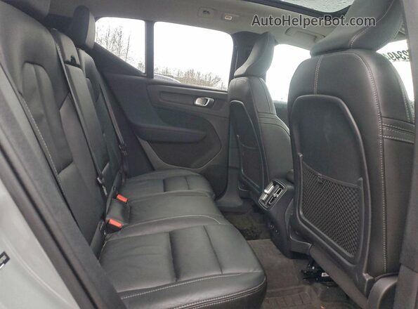 YV4L12UM7R2275835 2024 VOLVO XC40 Gray Vista interior trasera