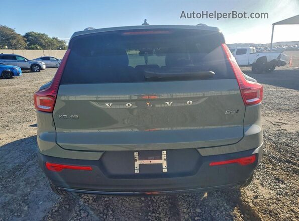 YV4L12UX6P2094118 2023 VOLVO XC40 Green Widok z tyłu