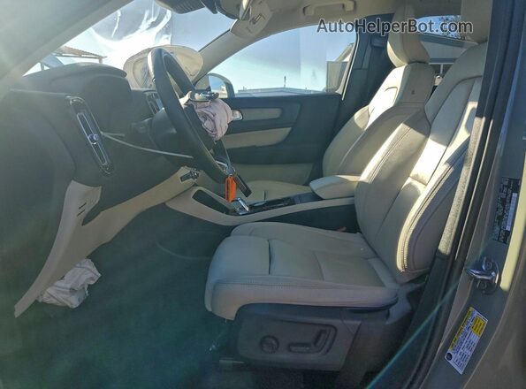 YV4L12UX6P2094118 2023 VOLVO XC40 Green Widok wnętrza z przodu