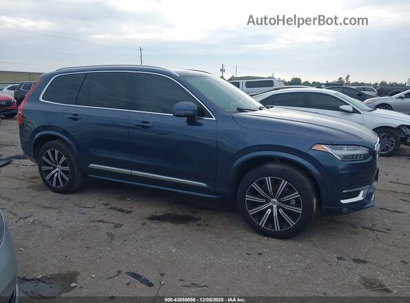 YV4M12PJ9S1318167 2025 VOLVO XC90 Dark Blue Widok wnętrza z tyłu