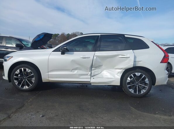 YV4M12RC6T1341535 2026 VOLVO XC60 Белый Панорамный вид салона 360°