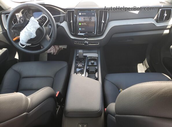 YV4M12RC7S1183267 2025 VOLVO XC60 Серебряный Вид панели приборов
