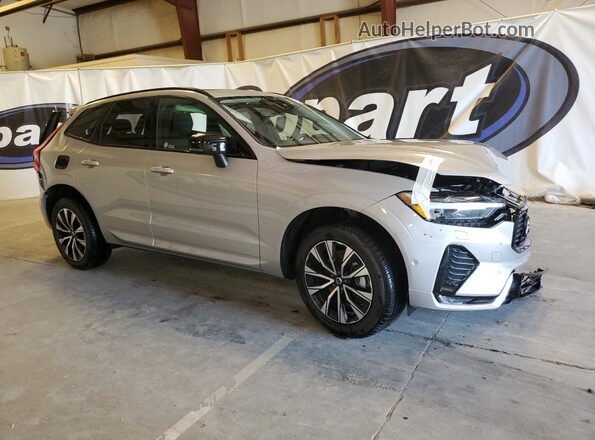 YV4M12RC7S1183267 2025 VOLVO XC60 Серебряный Передняя правая четверть