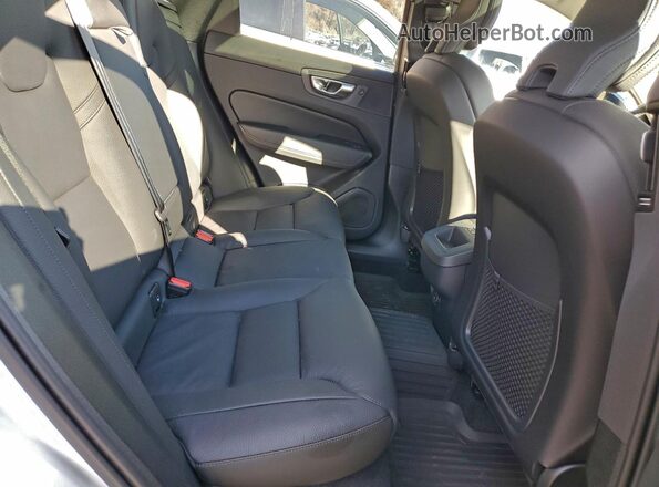 YV4M12RC9S1016067 2025 VOLVO XC60 White Widok wnętrza z tyłu