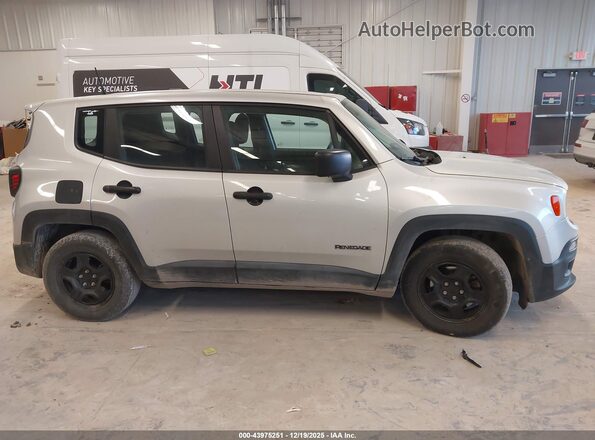 ZACCJAAB4HPF89074 2017 JEEP RENEGADE Silver Widok wnętrza z tyłu