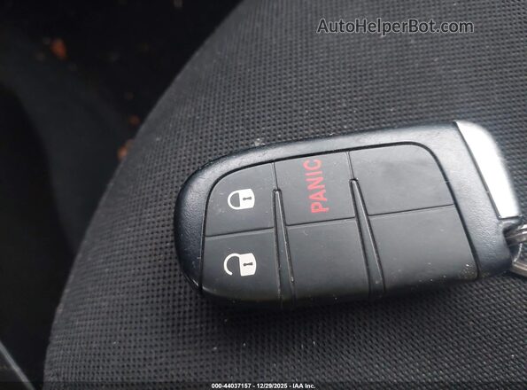 ZACNJDB11PPP69320 2023 JEEP RENEGADE White Vista del salpicadero