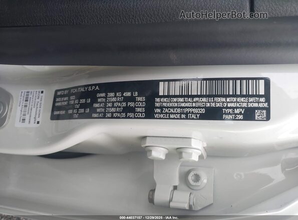 ZACNJDB11PPP69320 2023 JEEP RENEGADE White Vista del compartimento del motor