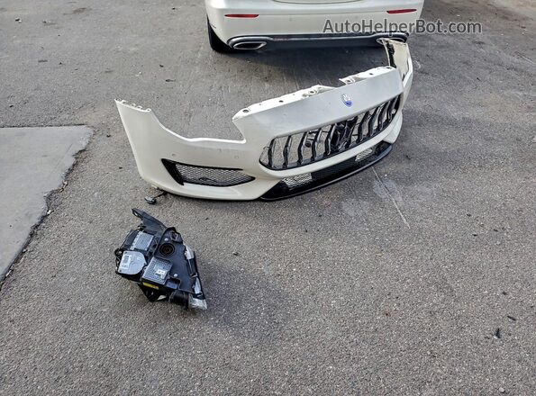 ZAM56RPS6H1230210 2017 MASERATI QUATTROPOR White Widok komory silnika