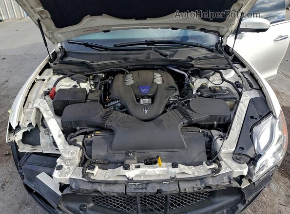 ZAM56RPS6H1230210 2017 MASERATI QUATTROPOR White Widok wnętrza z tyłu
