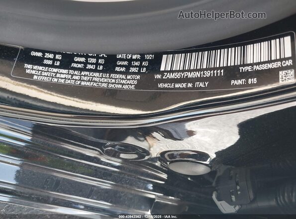 ZAM56YPM9N1391111 2022 MASERATI QUATTROPOR Black Vista del compartimento del motor