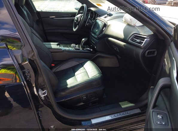 ZAM57YSS3K1313549 2019 MASERATI GHIBLI Черный Вид салона спереди