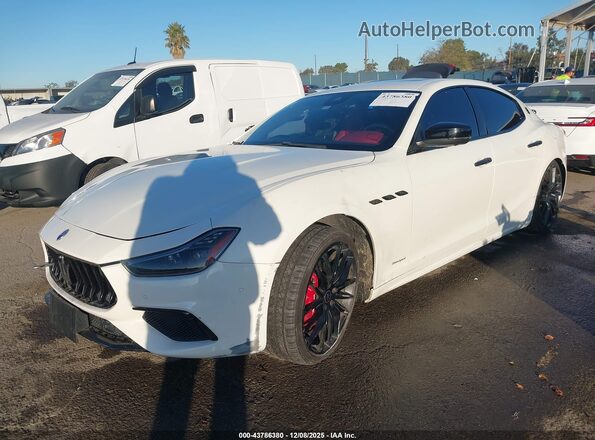 ZAM57YSS6M1371982 2021 MASERATI GHIBLI Белый Передняя левая четверть