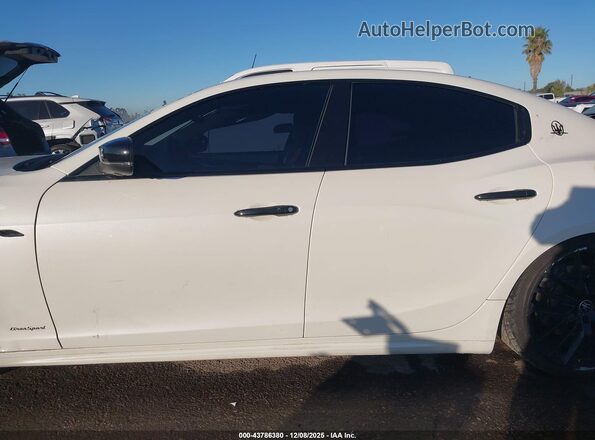 ZAM57YSS6M1371982 2021 MASERATI GHIBLI Белый Панорамный вид салона 360°