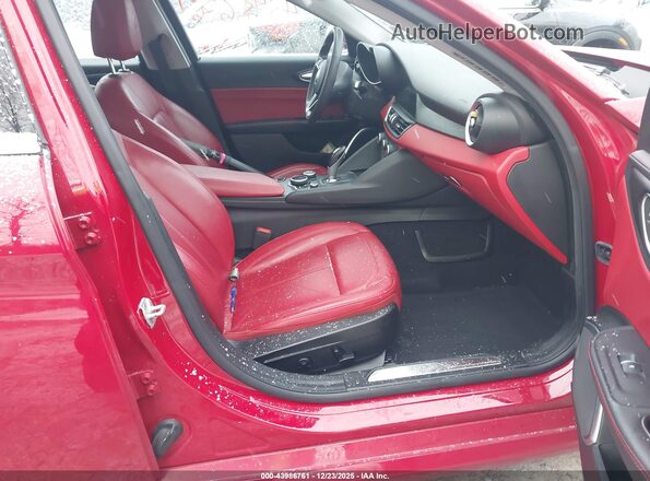 ZARFAEDN8J7576699 2018 ALFA ROMEO GIULIA Red Вид салону спереду