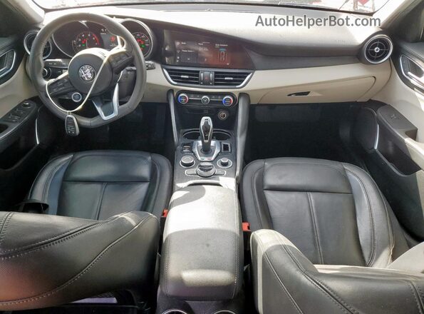 ZARFAMAN0L7636007 2020 ALFA ROMEO GIULIA Красный Вид панели приборов
