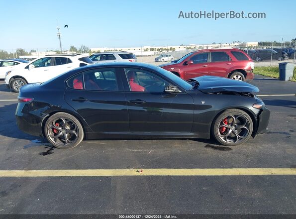 ZARFAMBN0R7682797 2024 ALFA ROMEO GIULIA Black Widok wnętrza z tyłu