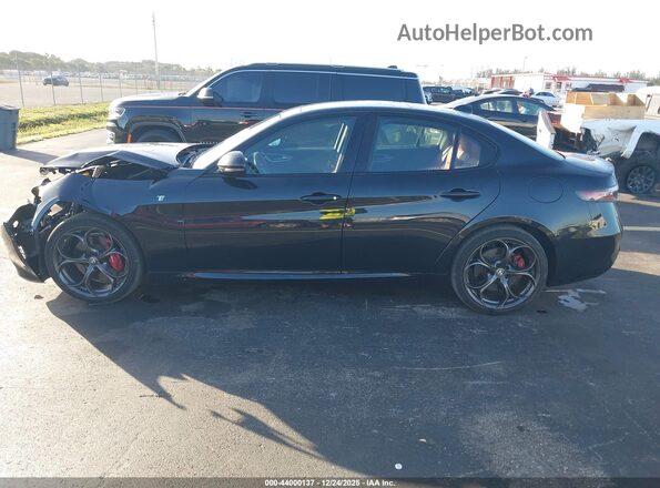 ZARFAMBN0R7682797 2024 ALFA ROMEO GIULIA Black Widok wnętrza 360 stopni