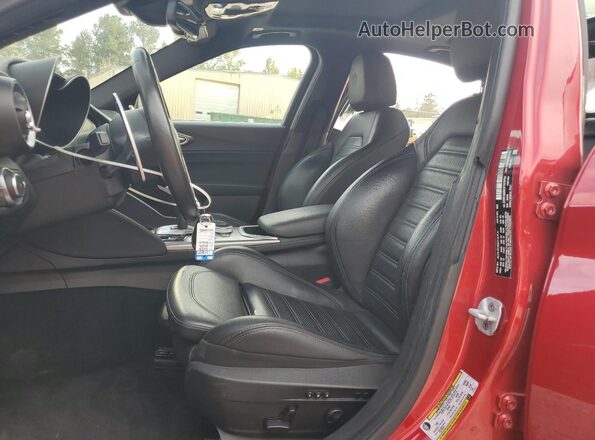 ZARFAMBN1P7670753 2023 ALFA ROMEO GIULIA Красный Вид салона спереди