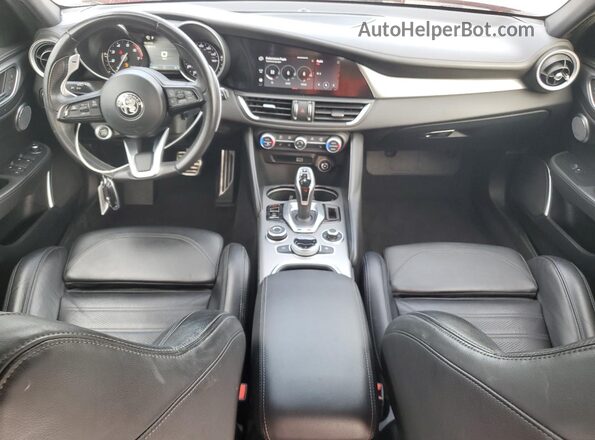 ZARFAMBN1P7670753 2023 ALFA ROMEO GIULIA Красный Вид панели приборов
