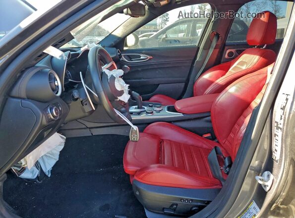 ZARFAMBN2P7668168 2023 ALFA ROMEO GIULIA Gray Вид салону спереду