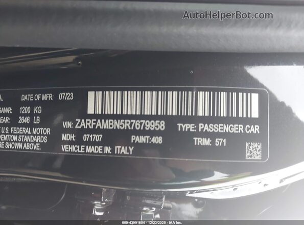 ZARFAMBN5R7679958 2024 ALFA ROMEO GIULIA Black Vista del compartimento del motor