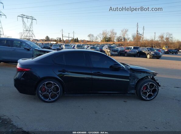 ZARFAMBN6P7667847 2023 ALFA ROMEO GIULIA Черный Вид задней части салона