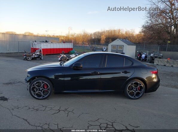 ZARFAMBN6P7667847 2023 ALFA ROMEO GIULIA Черный Панорамный вид салона 360°