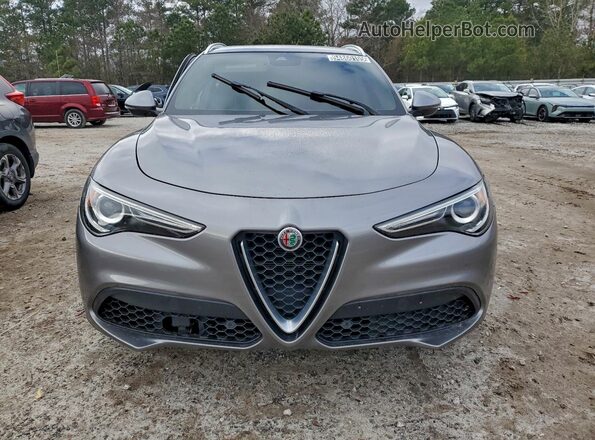 ZASFAKBN6J7C01591 2018 ALFA ROMEO STELVIO Gray Vista frontal